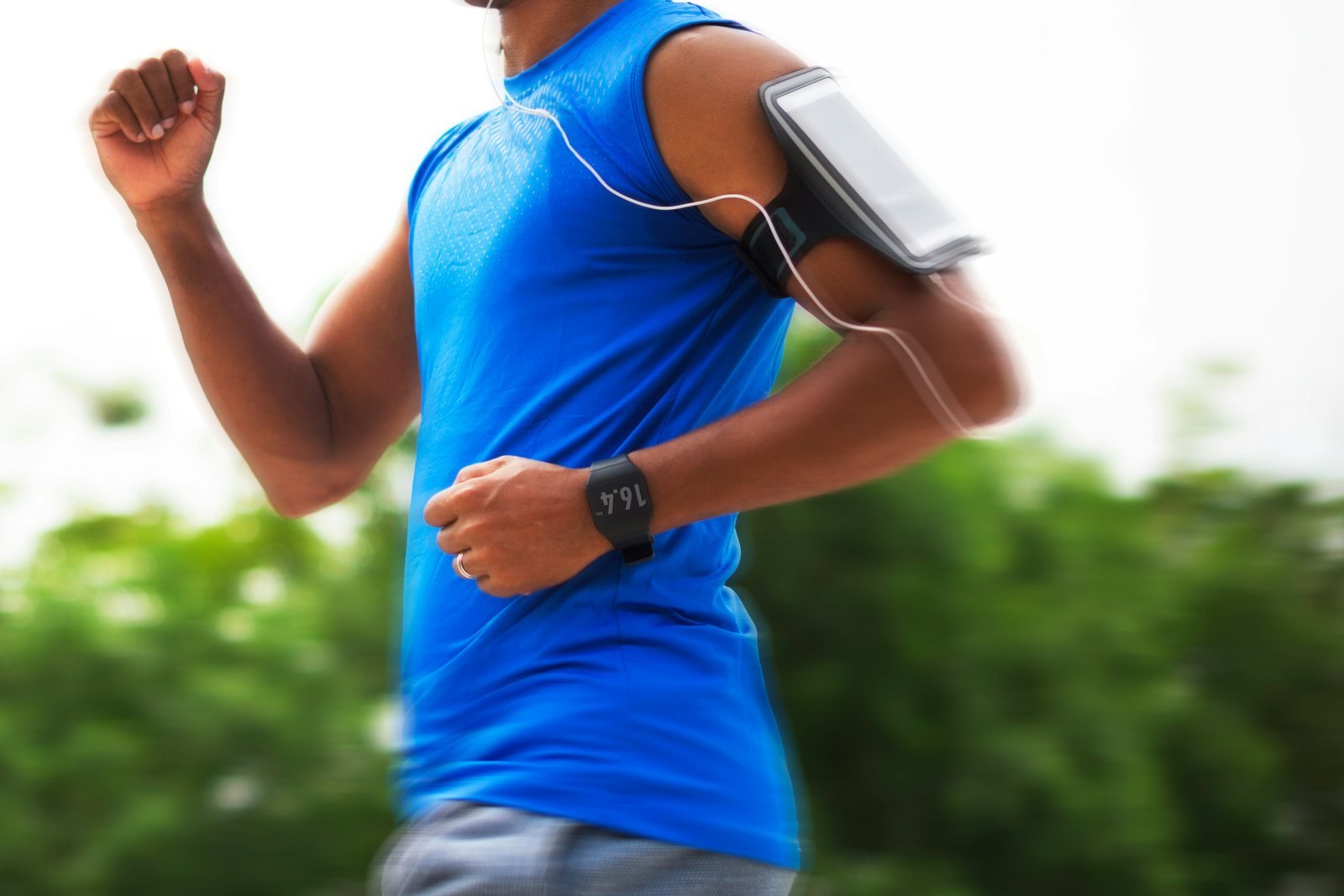 Runner's arms bent and swinging forward and back while running